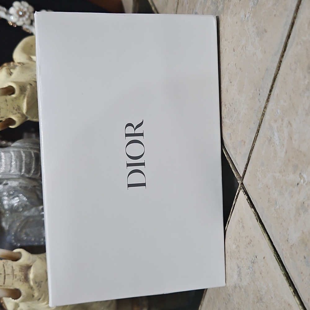 UNLISTED LUXURY BAGS, WALLETS & ACCESSORIES - Picture 9 of 9